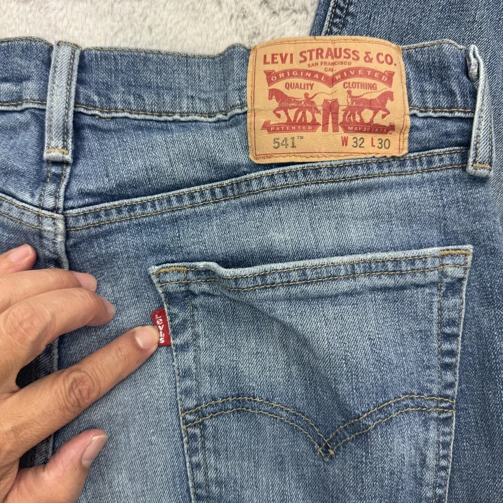 Levis 541 Jeans Mens 32x30 Blue Athletic Fit Denim Pants Distressed Wear Patch